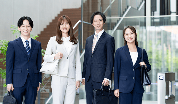 スーツを着た人たち