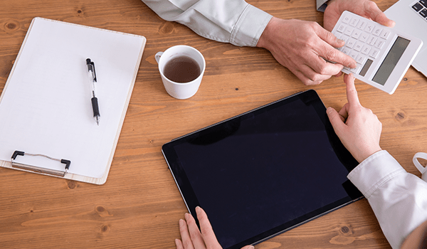 電卓とバインダー